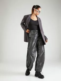 Hailys T-Shirts T-Shirt Gina Frauen Schwarz 9 Hailys T-Shirts T-Shirt Gina Frauen Schwarz -Günstiger Hailys-Shop 29a14676c67d90d9abcbd41338899454