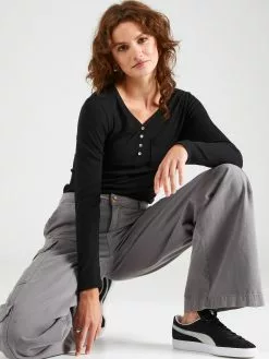 Hailys Langarmshirts Shirt Dana Frauen Schwarz -Günstiger Hailys-Shop 2a324157e0ffe8191aed2e5b31677352