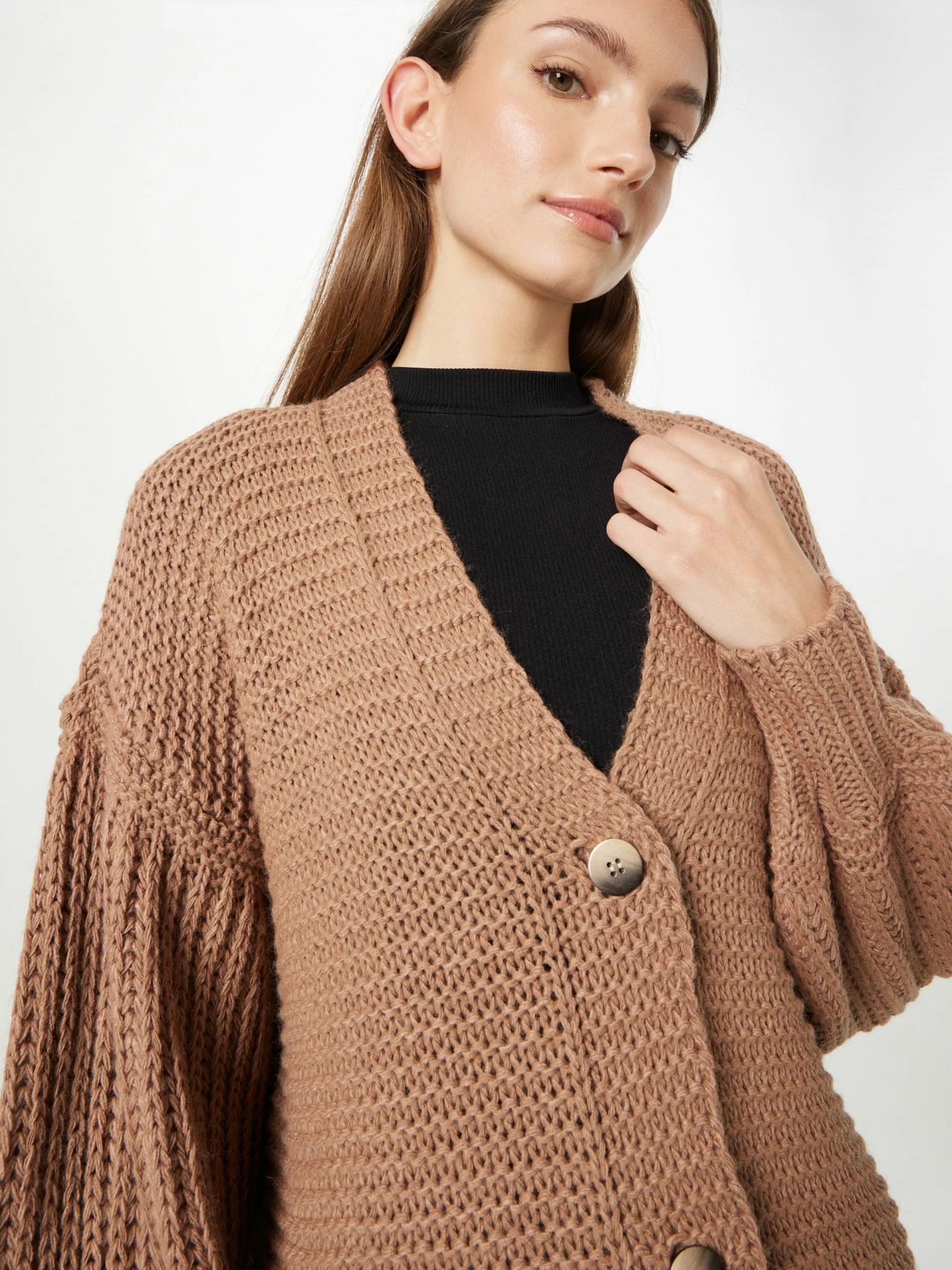 Hailys Strickjacken Strickjacke Eka Frauen Hellbraun 2 Hailys Strickjacken Strickjacke Eka Frauen Hellbraun – Bild 2